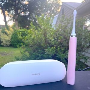 Phillips Sonic Care Tooth Brush model HX939P